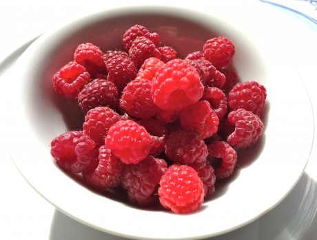 a bowl of raspberries